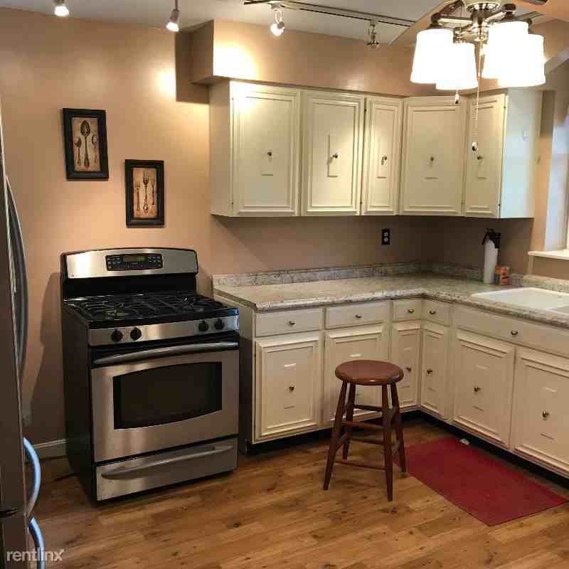 1324 1324 Highland Ave 1 - Photo 3 of 31