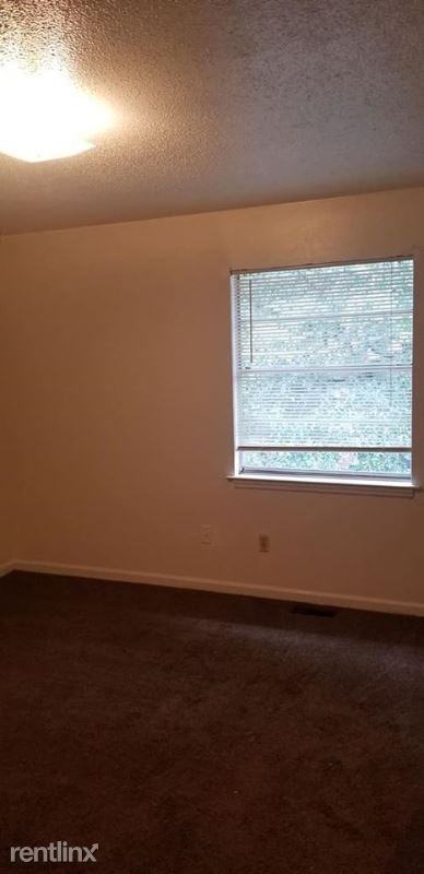 1712 1712 Sanford Dr 4 - Photo 2 of 11
