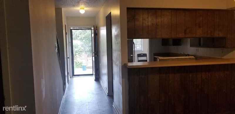 1712 1712 Sanford Dr 4 - Photo 3 of 11
