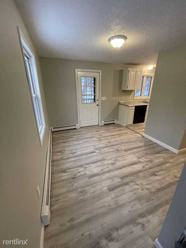 116 116 1/2 East Broadway Left - Photo 2 of 12