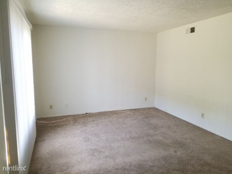 725 Windwood Dr - Photo 2 of 17