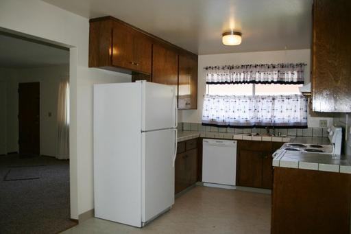 700 W Valley Dr - Photo 2 of 7