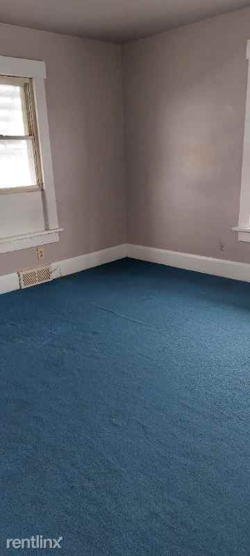 2543 Mahoning Rd Ne - Photo 2 of 10