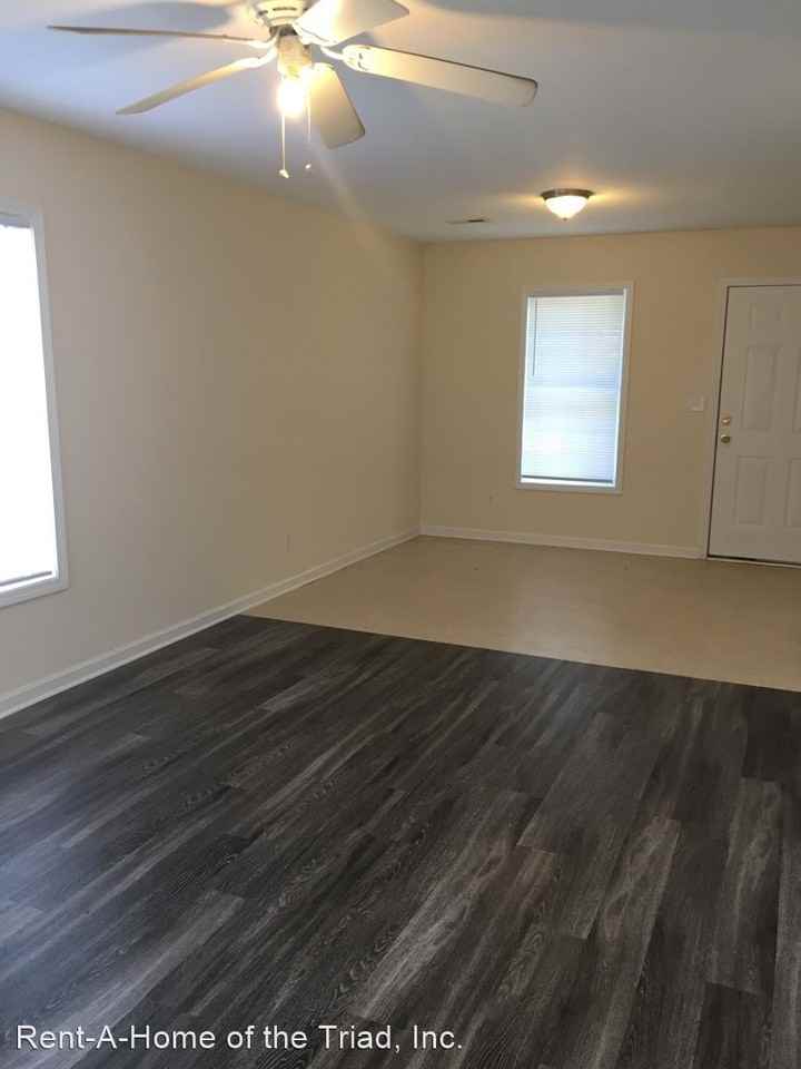 137 Thomas St - Photo 2 of 11