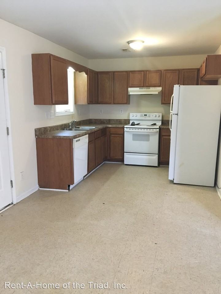 137 Thomas St - Photo 3 of 11