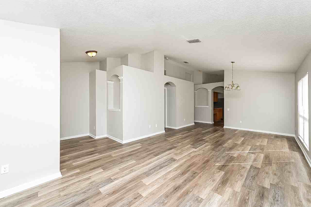 10433 Hunters Haven Blvd - Photo 2 of 15