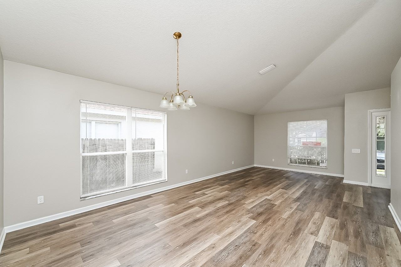 10433 Hunters Haven Blvd - Photo 3 of 15