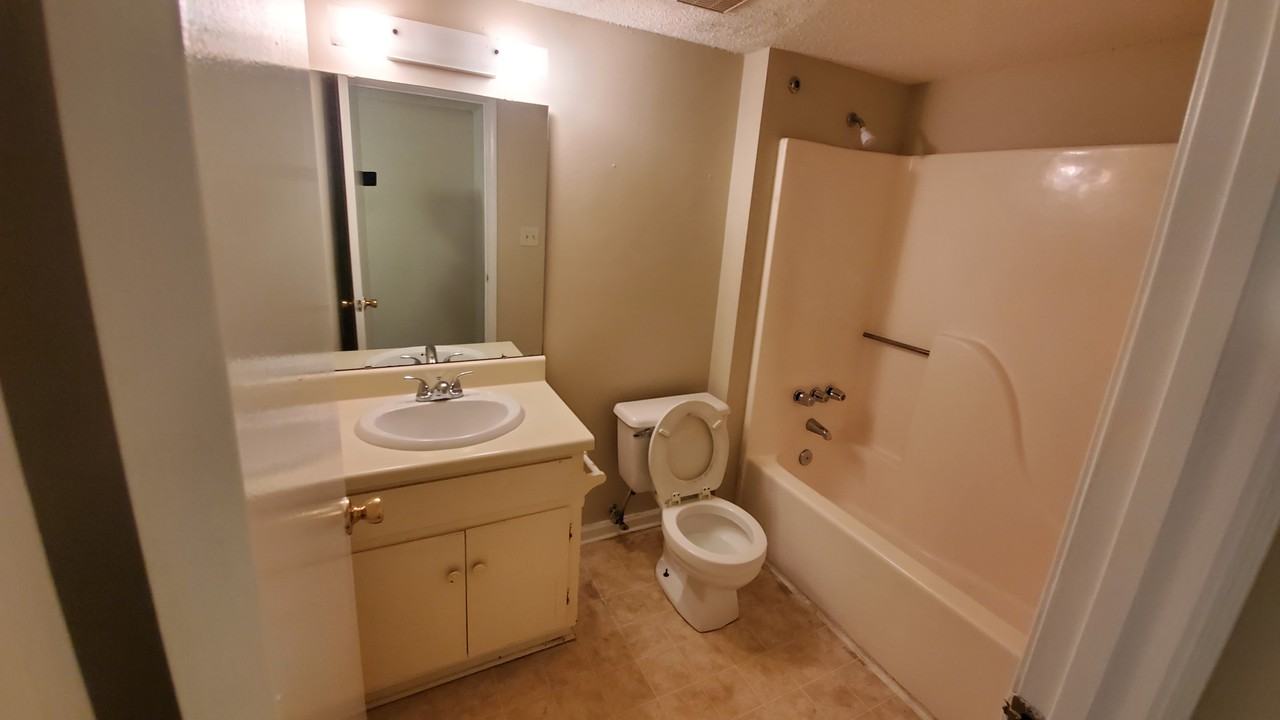 1800 Hargrove Rd E - Photo 3 of 7