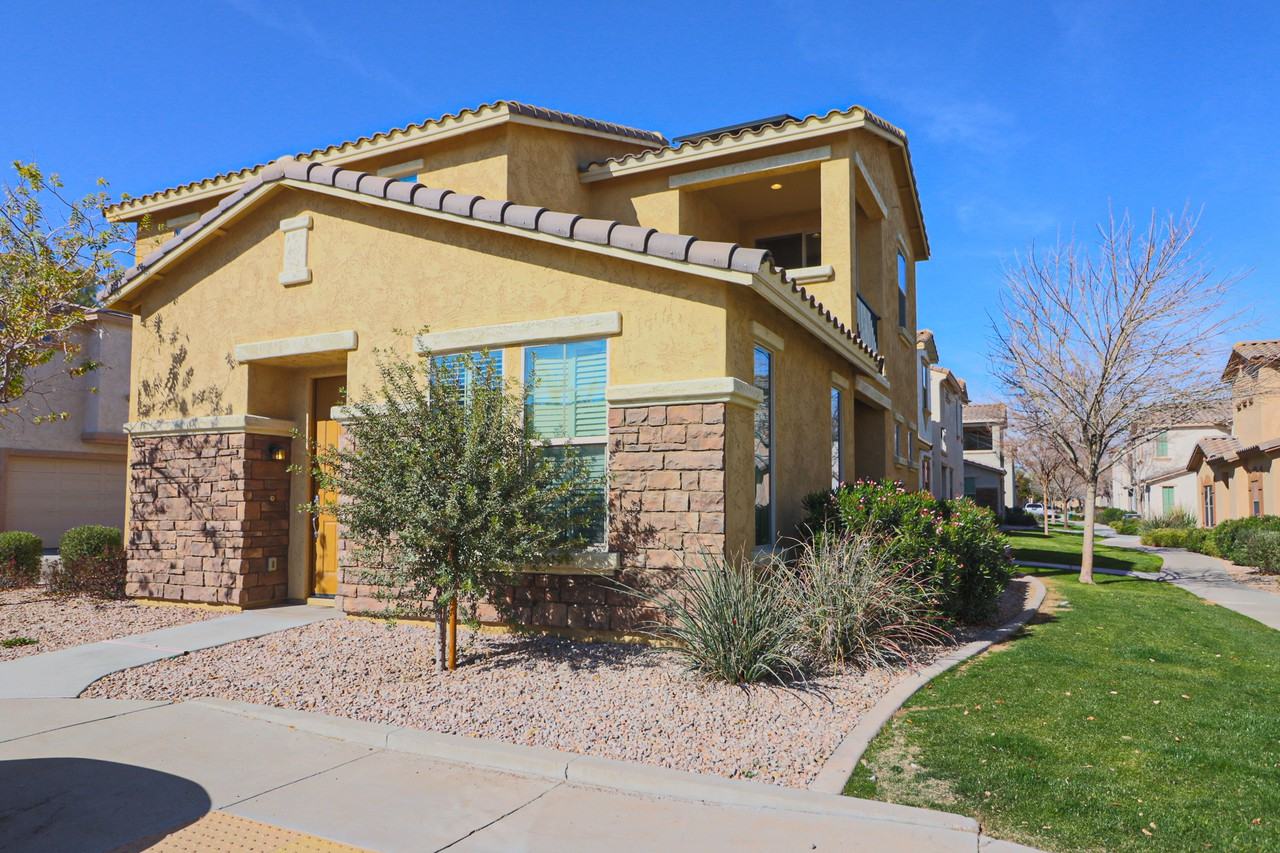 17746 W Banff Ln - Photo 5 of 27