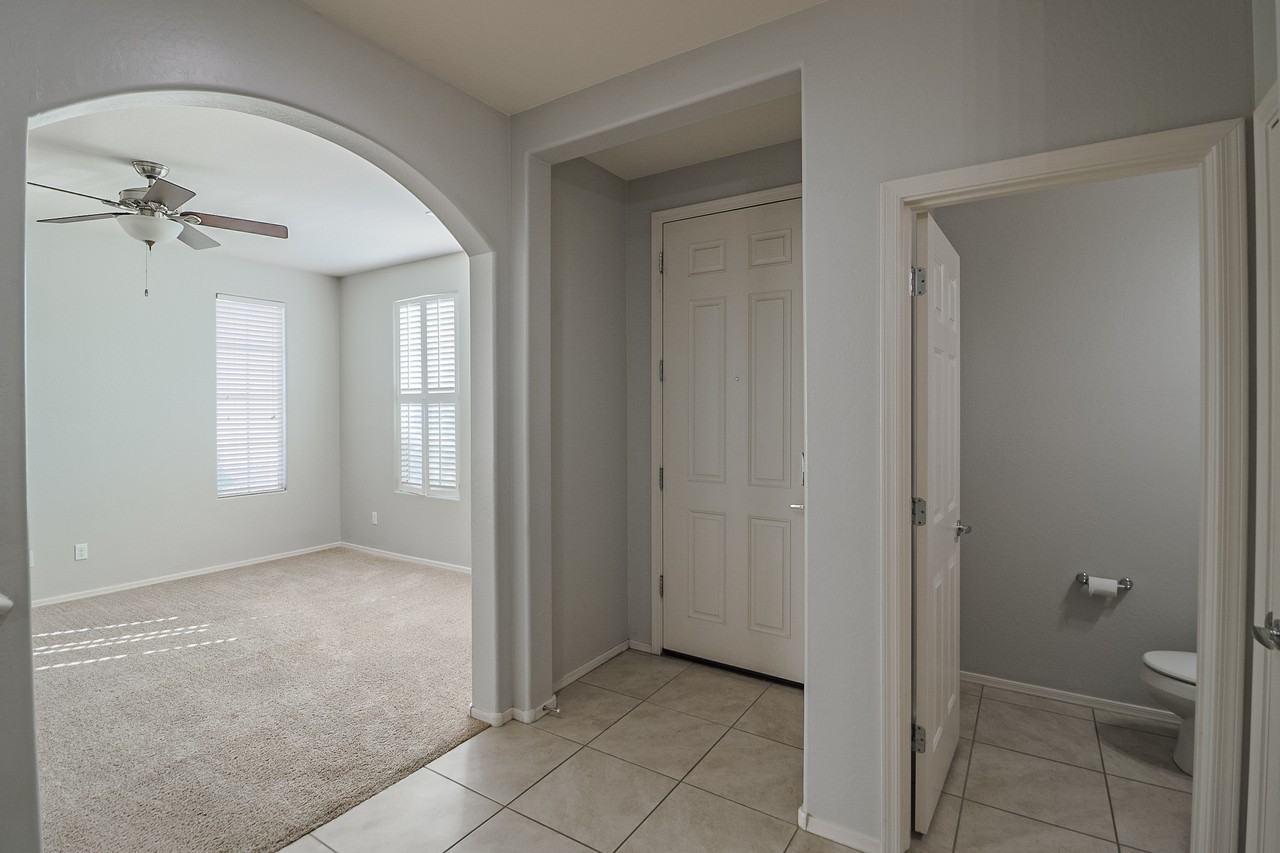 17746 W Banff Ln - Photo 7 of 27