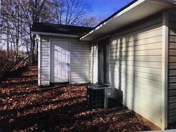 15 Melissa Ct Apt A - Photo 2 of 4