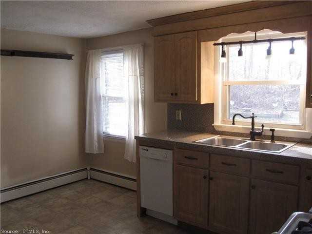 20 Center Dr - Photo 3 of 8