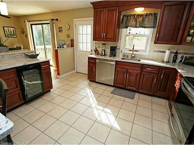 18 Somers Ln - Photo 2 of 32