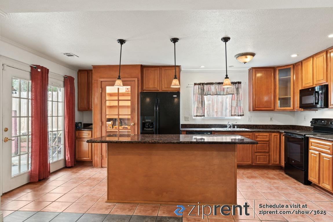 4832 Meadowbrook Dr - Photo 2 of 19