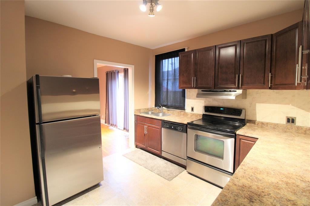 421 Confederation St #1 - Photo 2 of 27