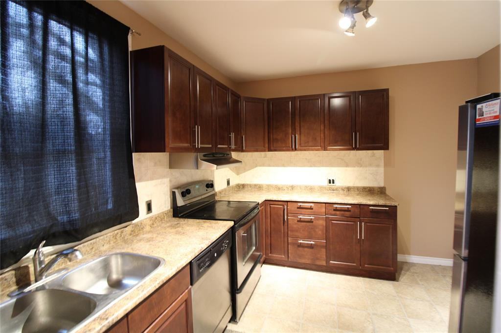 421 Confederation St #1 - Photo 3 of 27