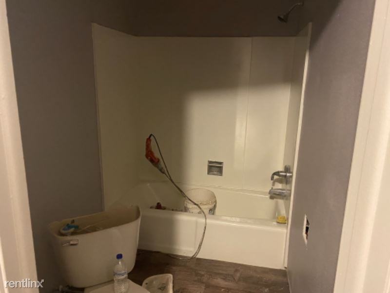 303 303 W 5th St A - Photo 2 of 8