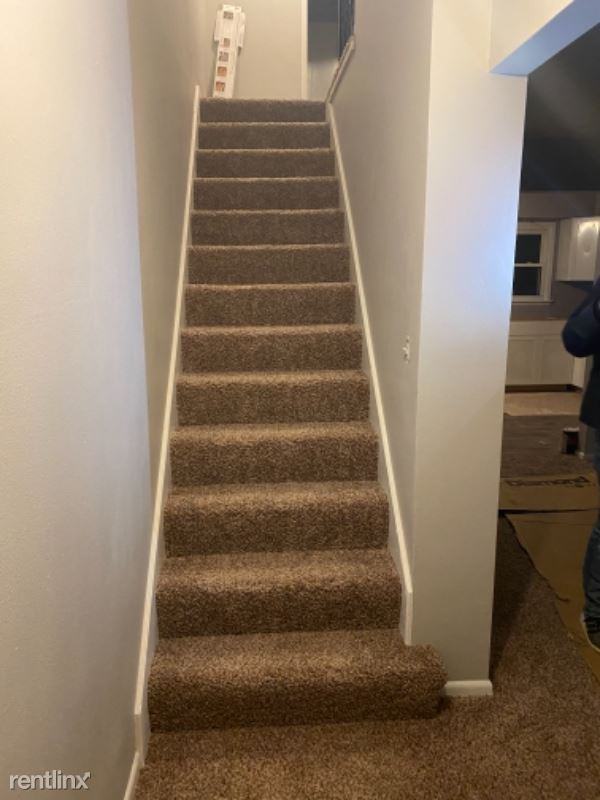 303 303 W 5th St A - Photo 3 of 8