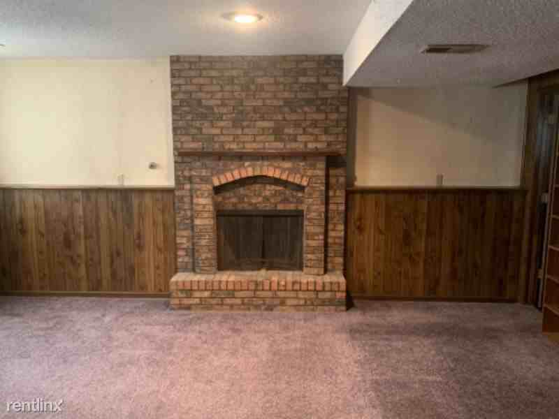 238 N 82nd Ter - Photo 2 of 11