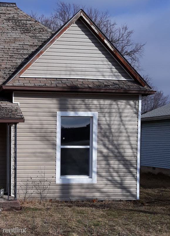 615 E 6th St - Photo 2 of 6