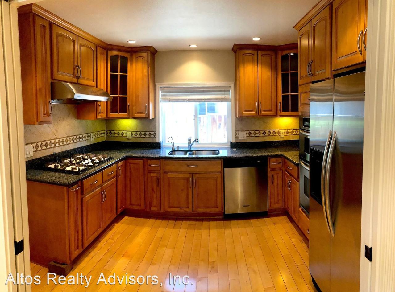 641 Brentwood Dr - Photo 3 of 15