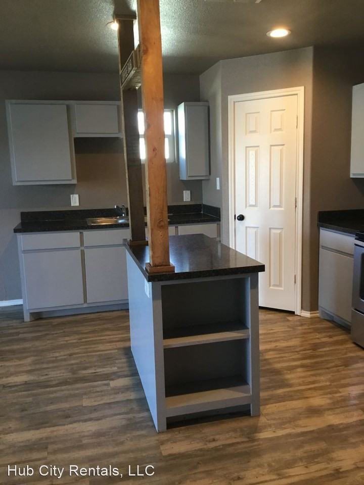 2205 Cedar Ave - Photo 3 of 10