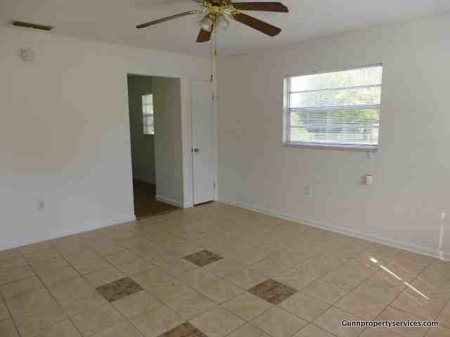 1001 Crawford St - Photo 3 of 8