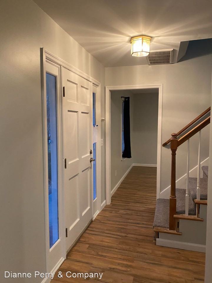 3439 Constable Way - Photo 3 of 38