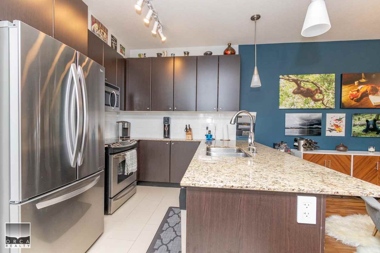 250 The Grove - Photo 2 of 13