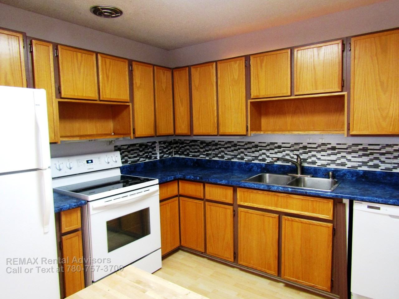 214 Queensland Pl Se - Photo 2 of 14