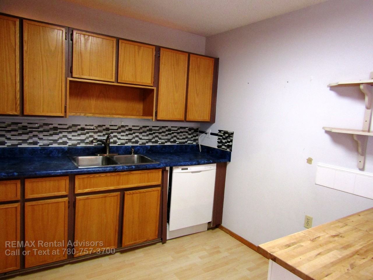 214 Queensland Pl Se - Photo 3 of 14