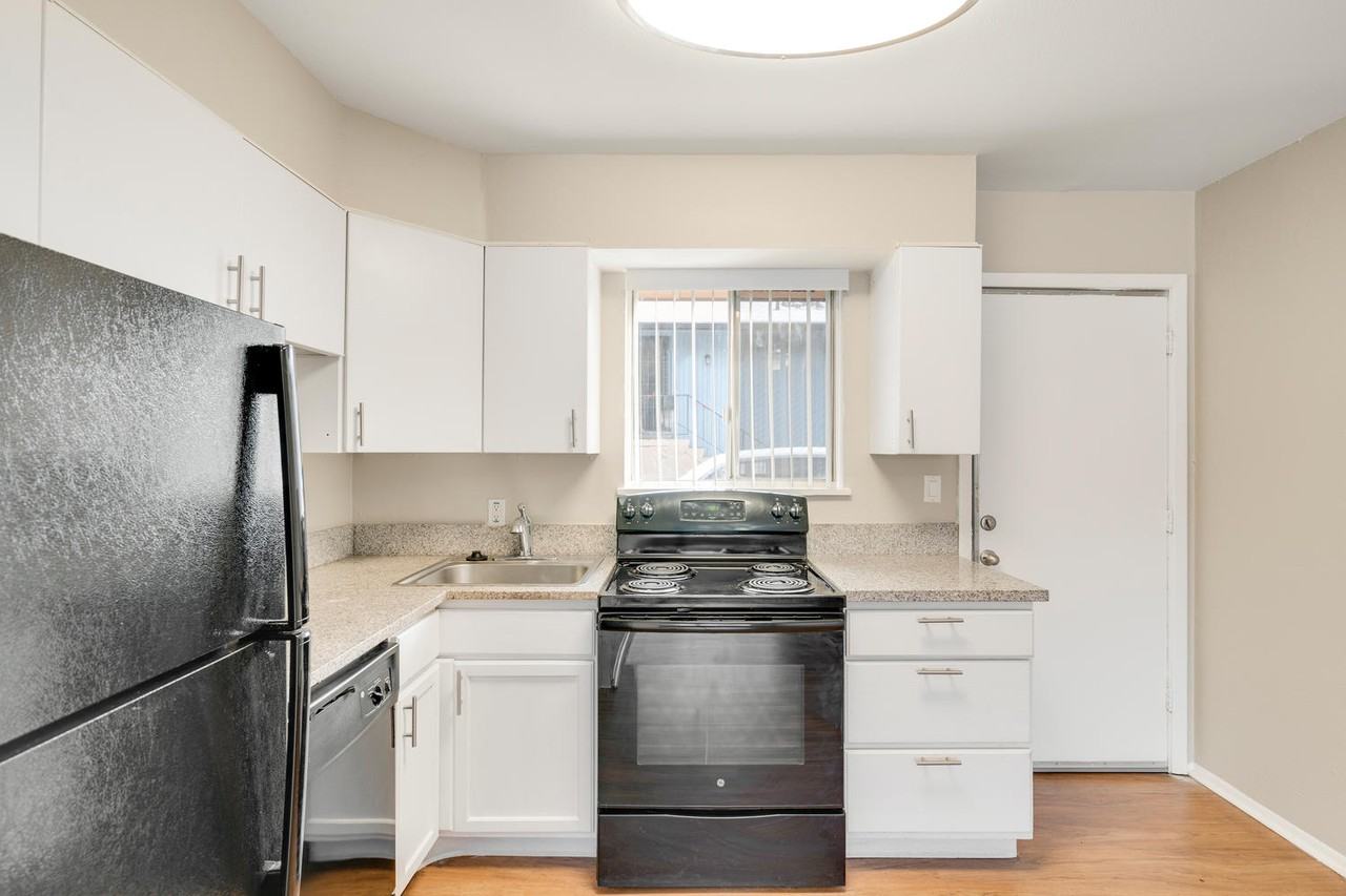 Windom Peak Apartments - Photo 2 of 33