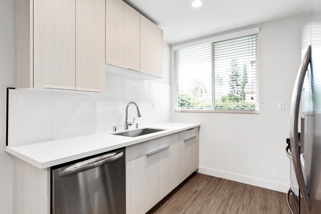 1117 South Bronson Avenue #15 - Photo 3 of 8