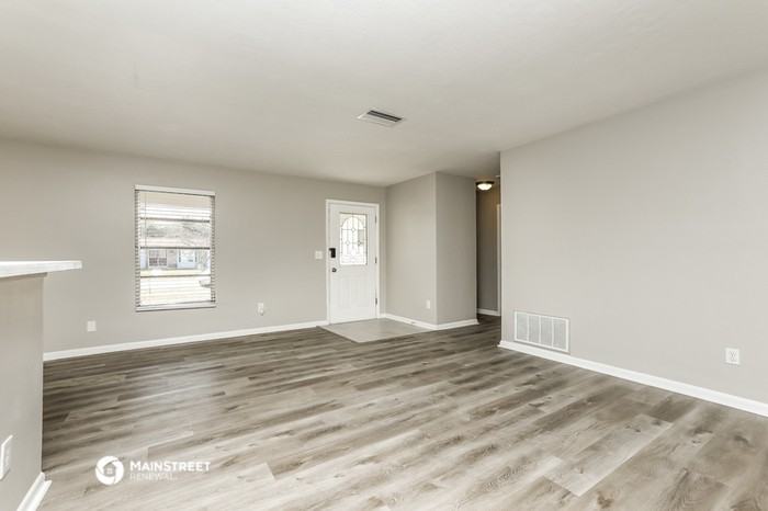 686 Hager St - Photo 3 of 16