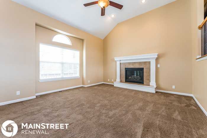 1606 Fairway Ct - Photo 3 of 15