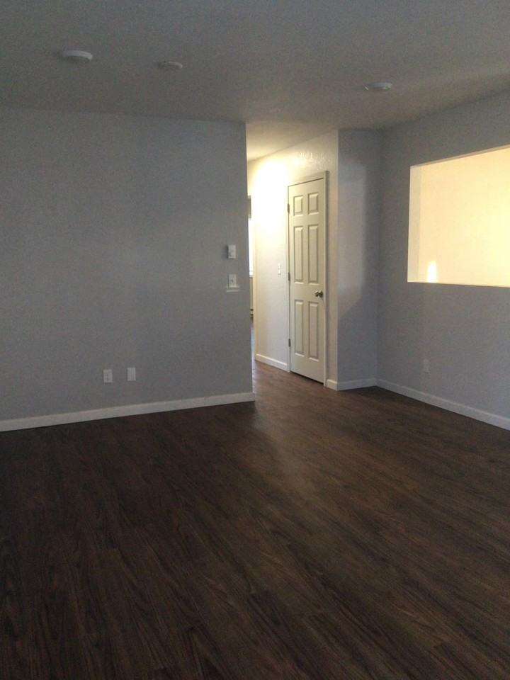 913 Mulberry Ln #913 - Photo 3 of 14