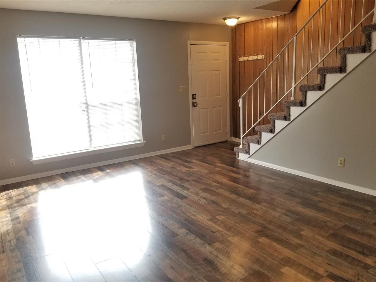 713 Woodvale Ave #B - Photo 3 of 23