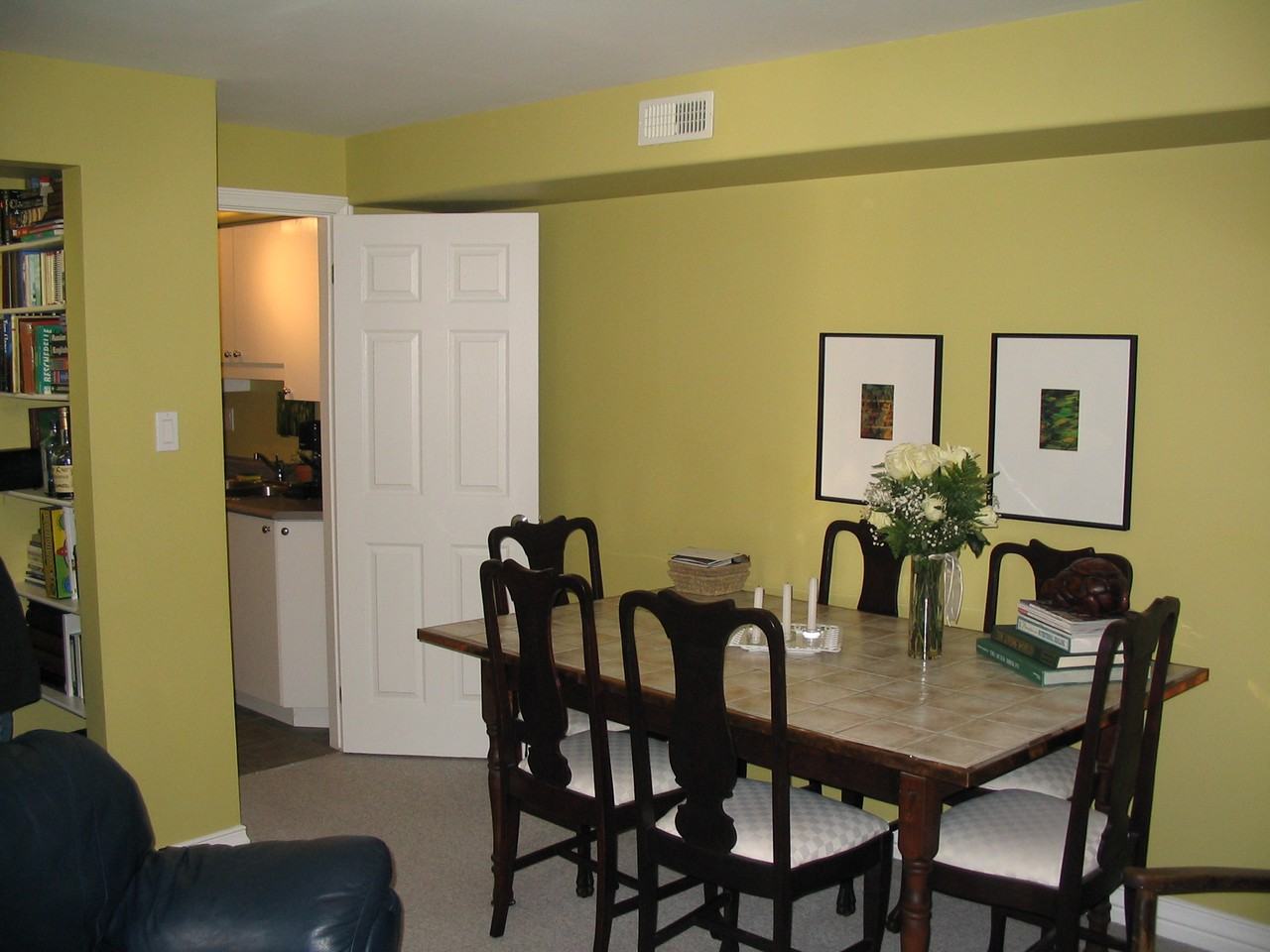 1-bedroom bi-level - Photo 3 of 7