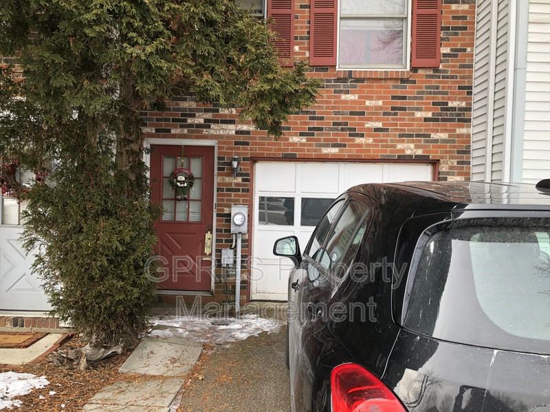 319 Garden Hill Dr - Photo 2 of 37