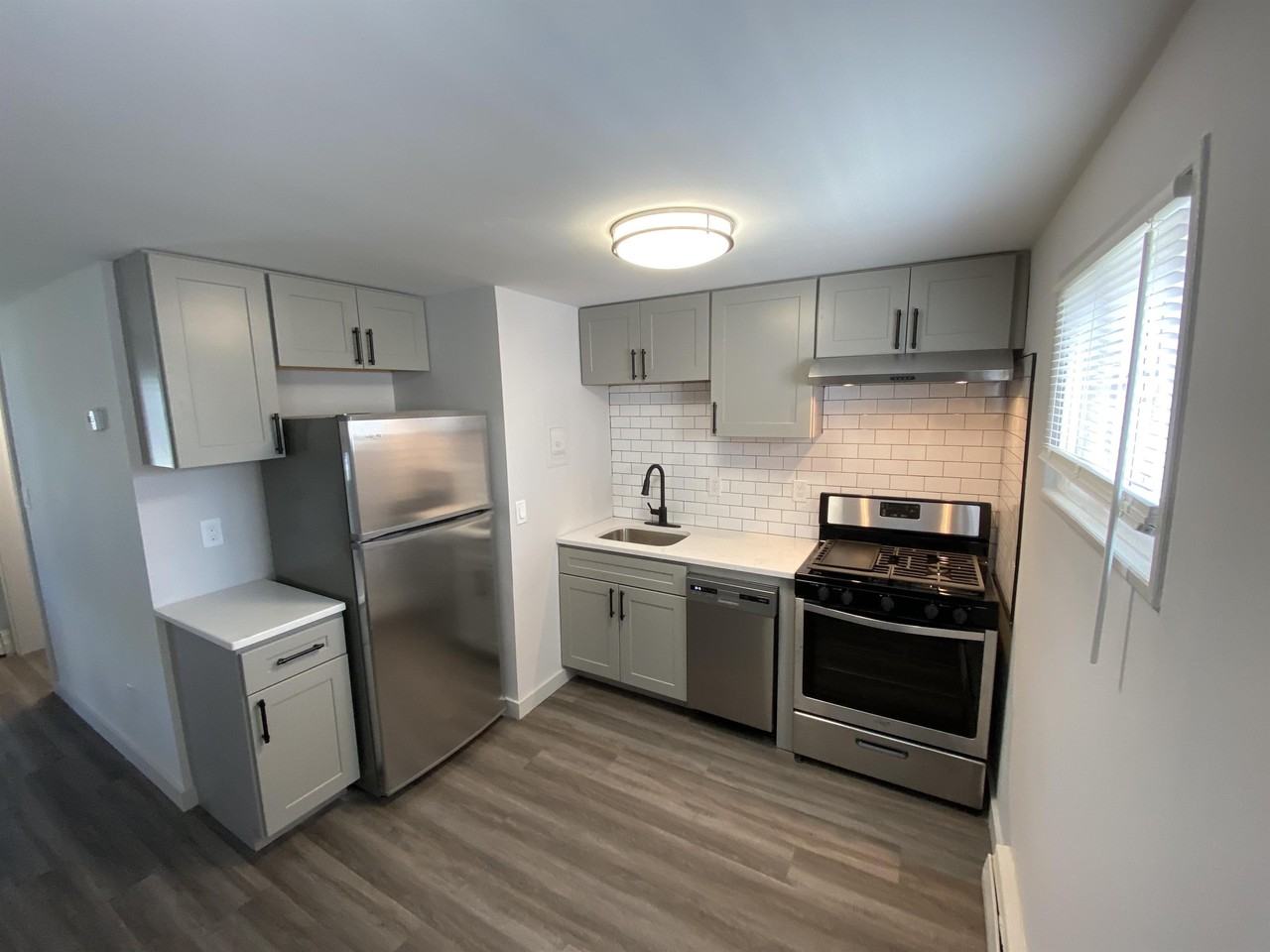 511 Lake Terrace 3 3 511 Lake Terrace 3 3