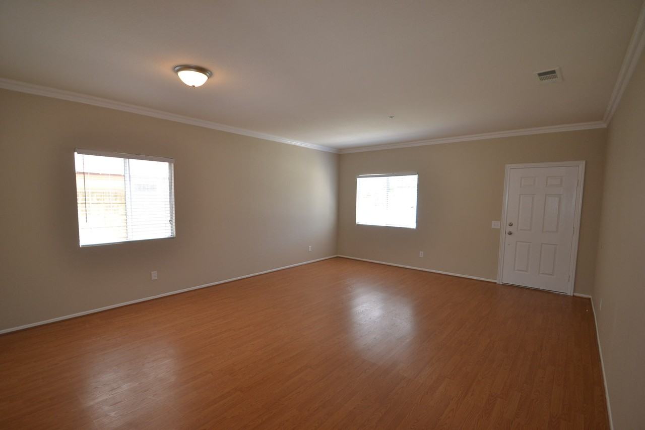 15584 Caravelle Ave - Photo 3 of 8