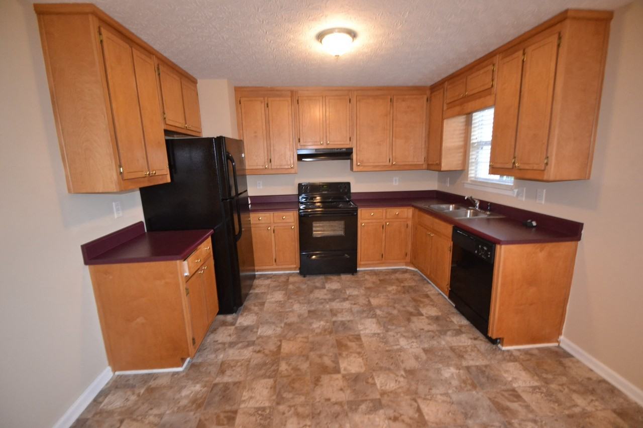 4161 Pine View Dr - Photo 3 of 10