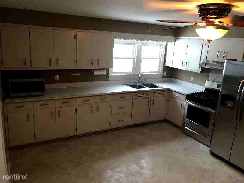 161 W Main St - Photo 2 of 31