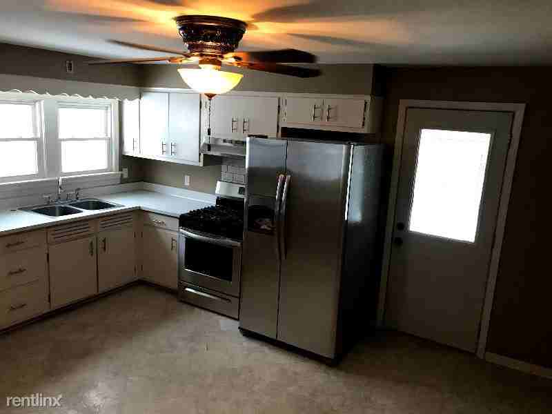 161 W Main St - Photo 3 of 31