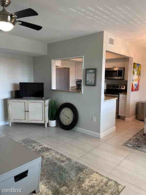 1011 1011 S Miramar Ave 8 - Photo 3 of 12