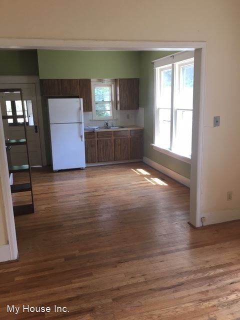 428 N Sherwood St - Photo 2 of 5