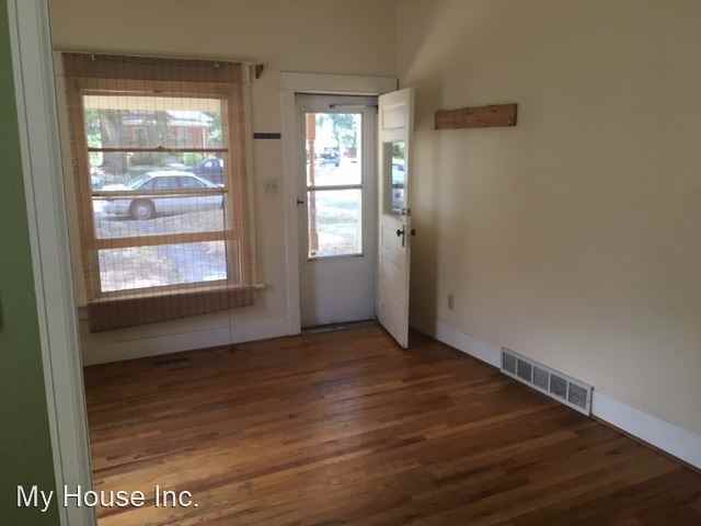 428 N Sherwood St - Photo 3 of 5