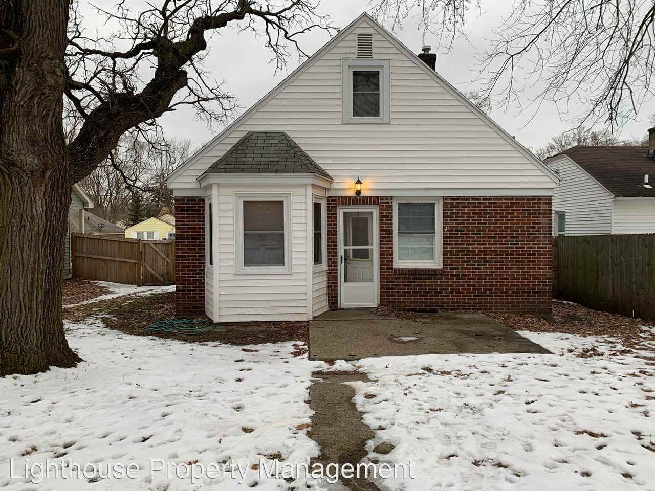 1020 Hazen St Se - Photo 2 of 16