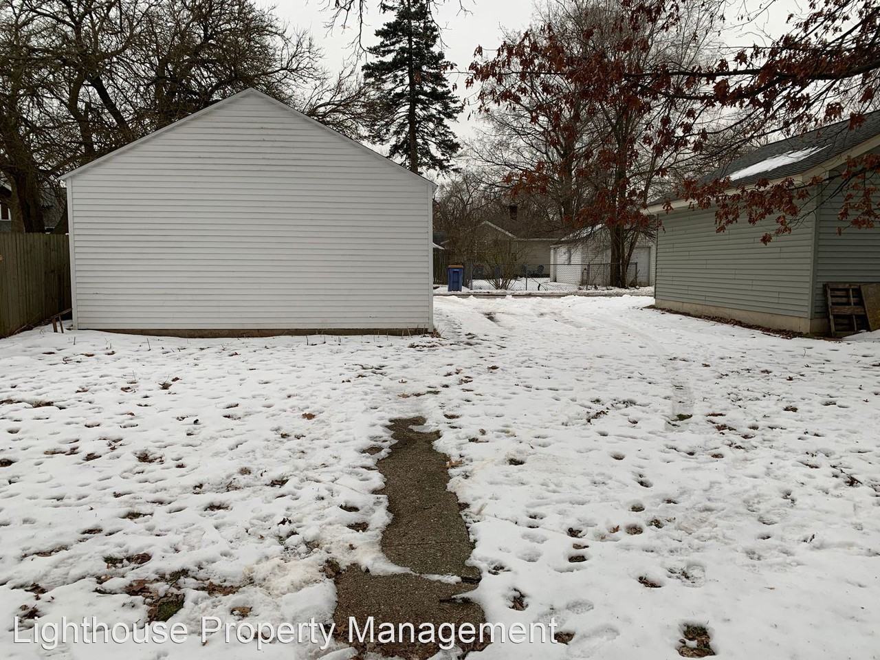 1020 Hazen St Se - Photo 3 of 16