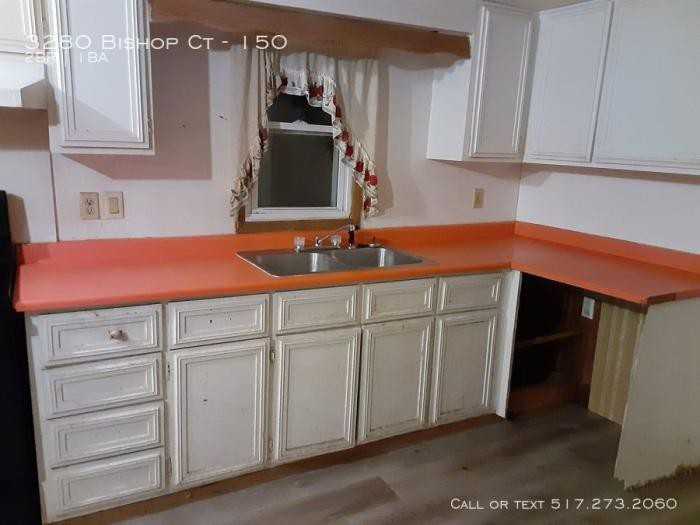 3280 Bishop Ct - Photo 2 of 6